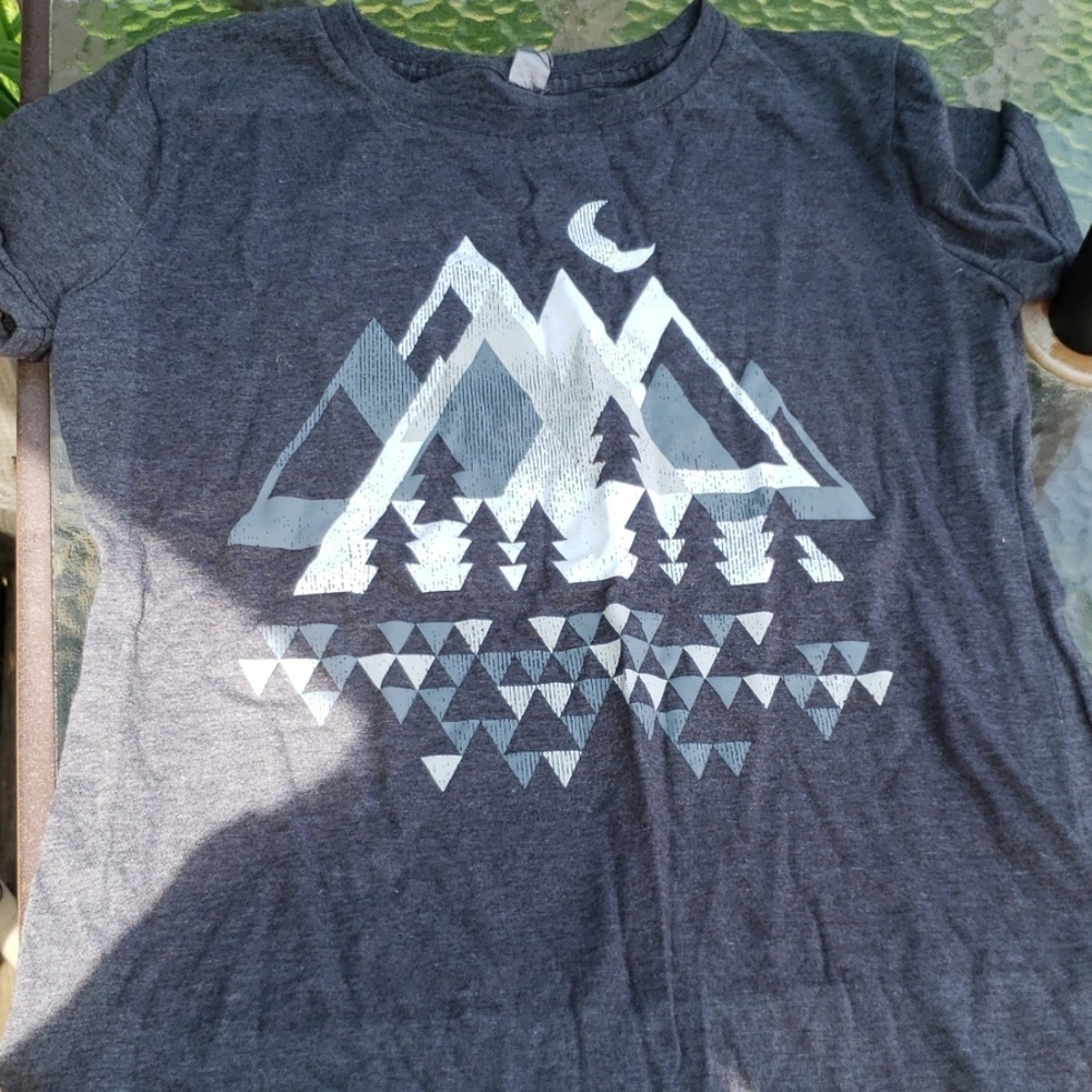 Grey graphic tee